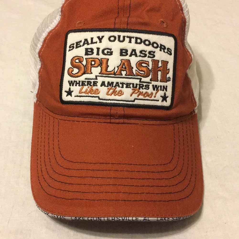 Sealy Outdoors Big Bass Splash Men’s Hat 🧢